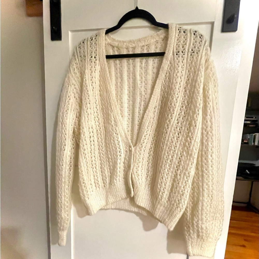 Vintage Cozy Cream Knit Sweater!